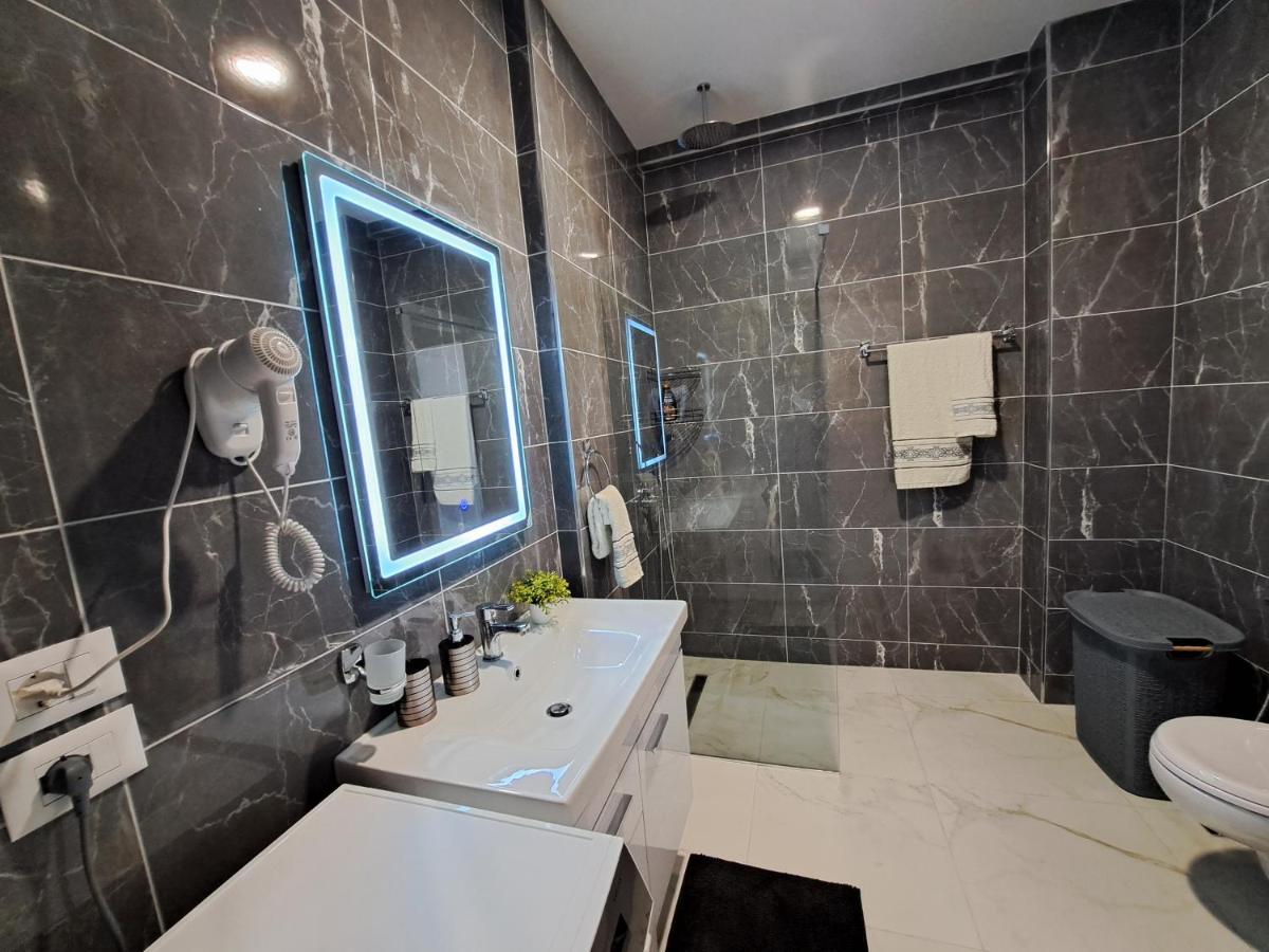 Mamani Apartments Saranda Екстер'єр фото